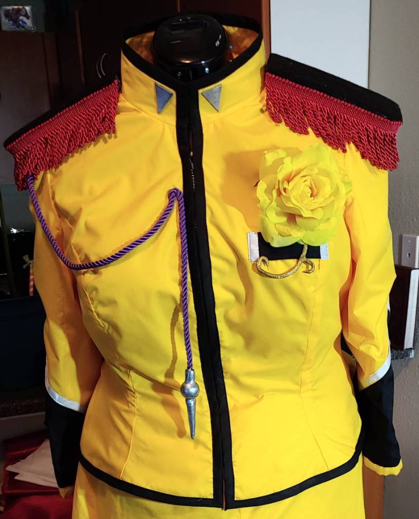 Cosplay showing black bias tape used as edging