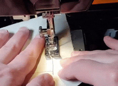 Gif showing how to stop at a corner and turn the fabric