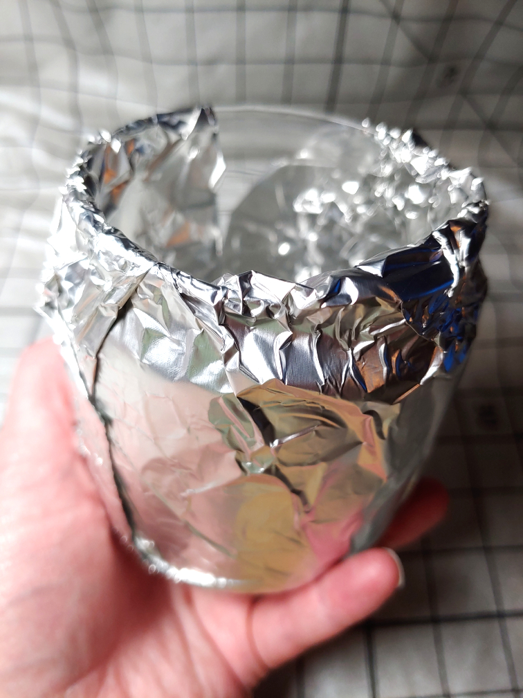 A foil-wrapped jar works great for bending hair ornaments