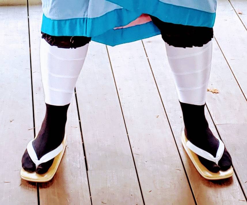 Wraps attached to the tabi socks