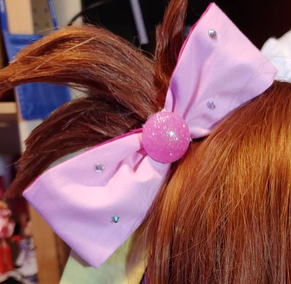 A glitter gem in the middle of a hairbow