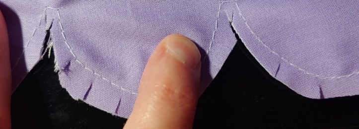 Scallops clipped around the curve and into the flat stitch