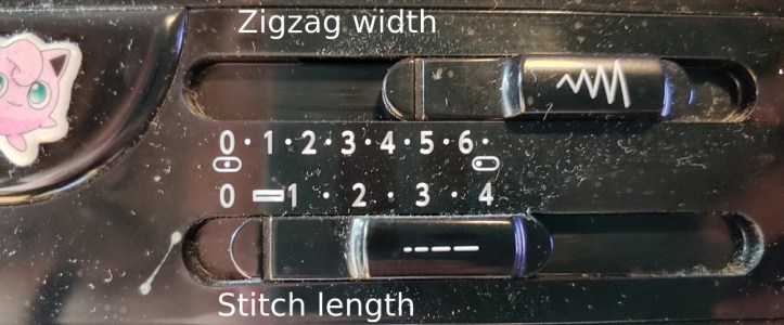 Zigzag and stitch length set for a buttonhole. The zigzag width is set to 6 while the stitch length is set to Buttonhole. This can be 0 if you don't have that setting.