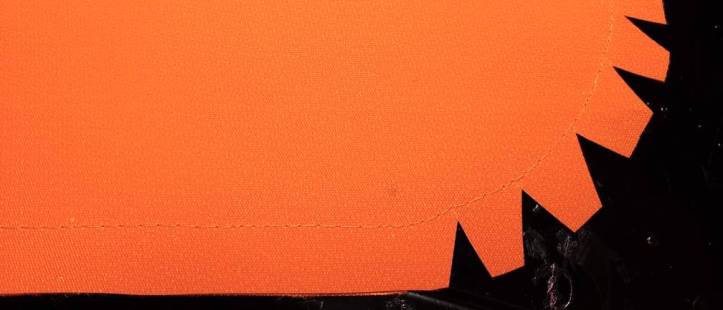 Curve clipped on the rounded edge of the lid