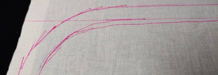 Short lines drawn around the curve plus the smoothed finished curve drawn within them. The short lines look spiky like the back of a hedgehog or bristles on a brush