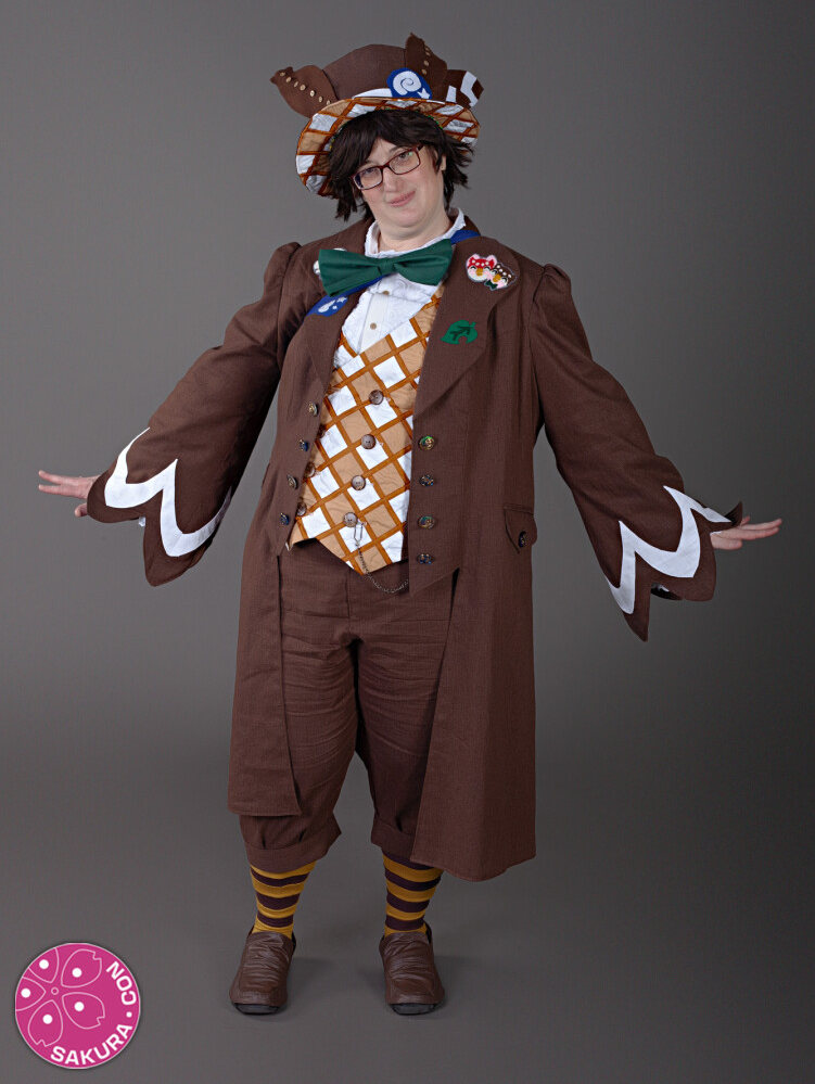 Blathers with arms out to side in the happy emote