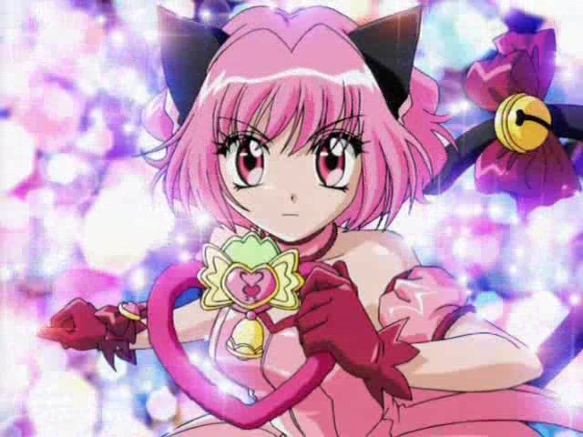 Mew Ichigo holding the StrawBellBell